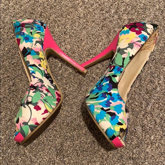 Multicolor Pumps - Picture 3 of 3